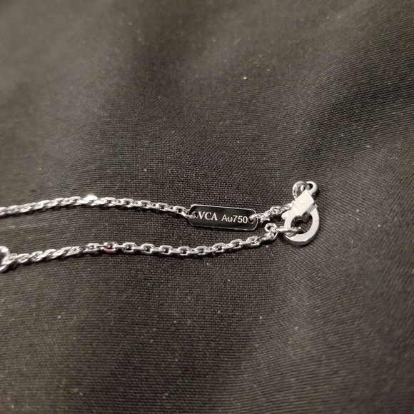 Authentic Van cleef arpels Limited Edition 2022 Holiday Pendant - Picture 3 of 6